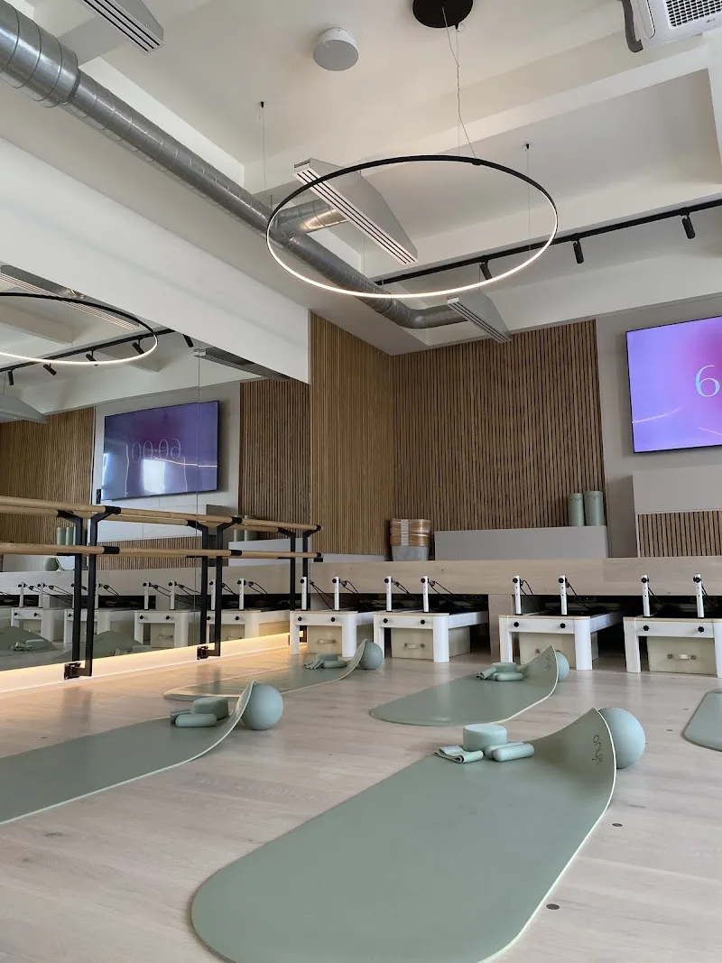 GLOW studio
